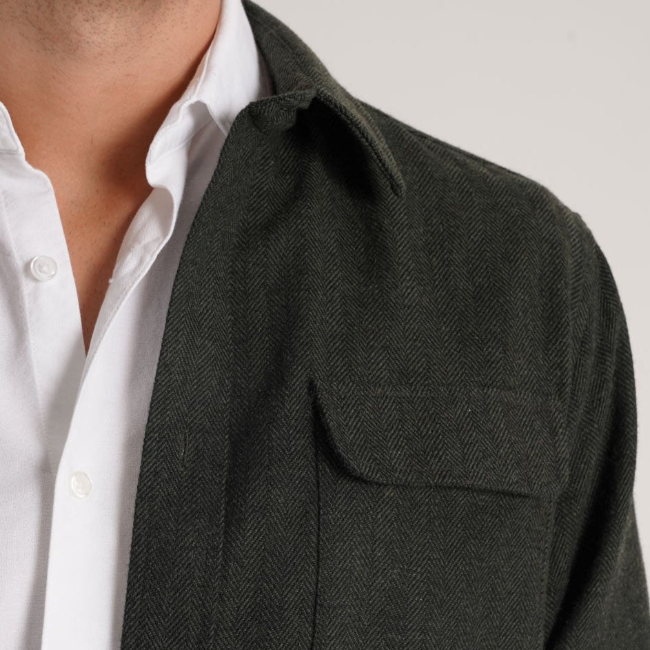 Nova coleção de homem Mark Bellucci Outono Inverno AW25 – moda masculina elegante e moderna. Destaque em sobrecamisas