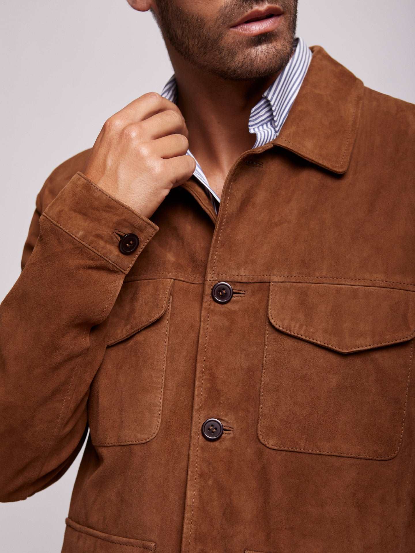 Blusão em pele castanho escuro