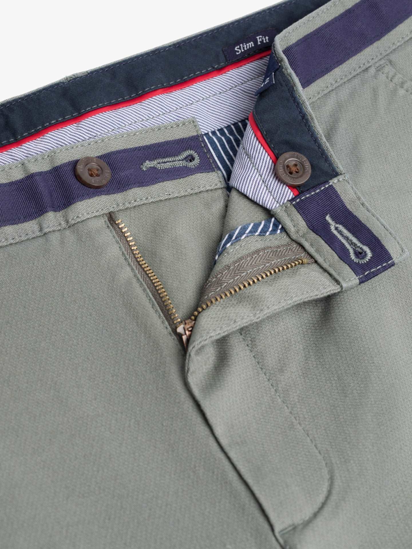 Calça Chino Classic Fit